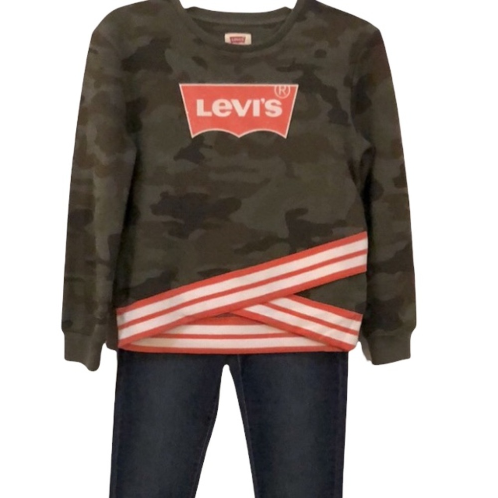 Levi’s girls two piece set camo sweatshirt and Levi rubber waist jeans size 6x